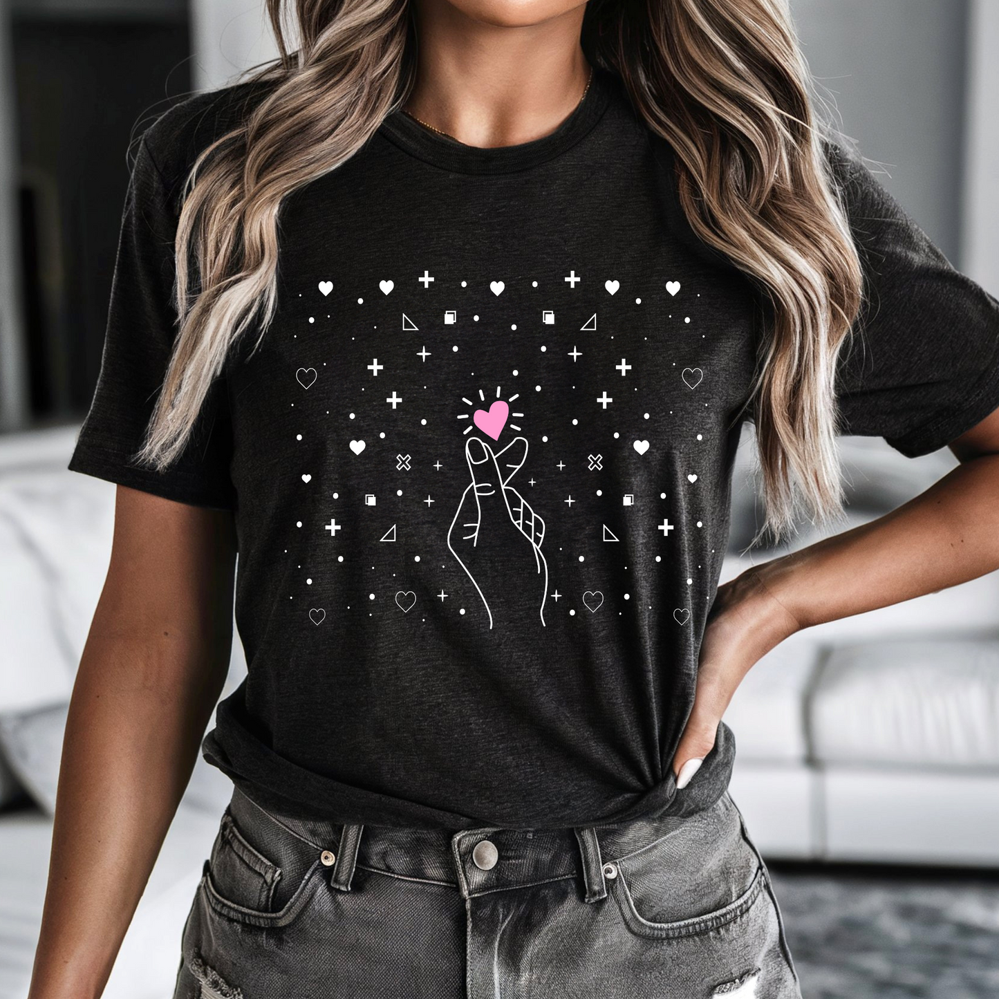 K-Pop Love T-Shirt – Starry Finger Heart Design T-Shirt